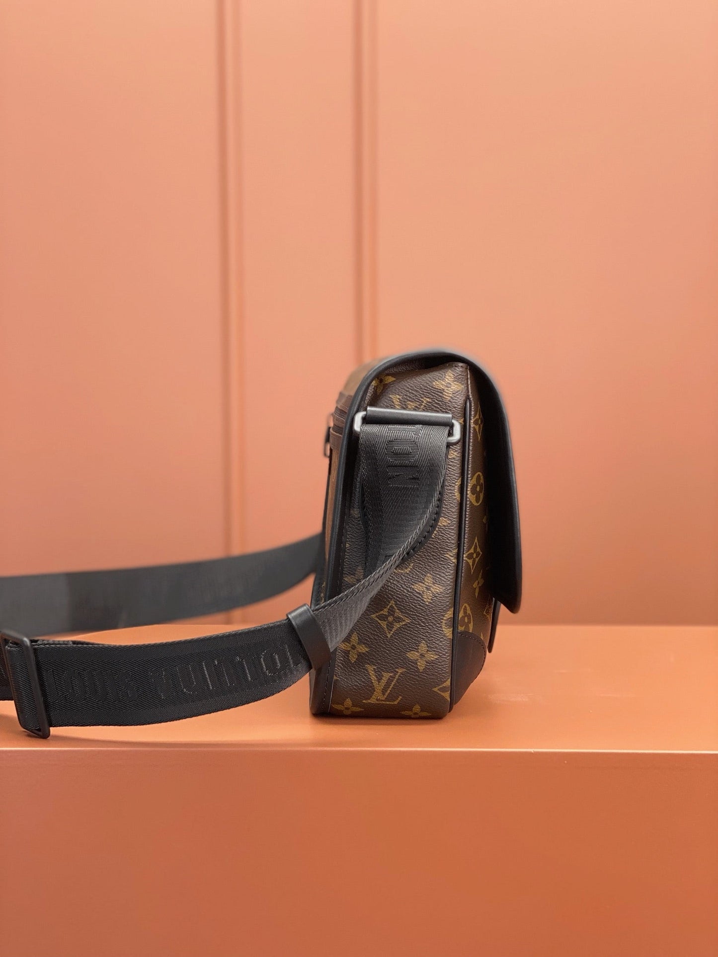 [Luxe]0528 Archy Messenger MM Monogram Macassar Canvas