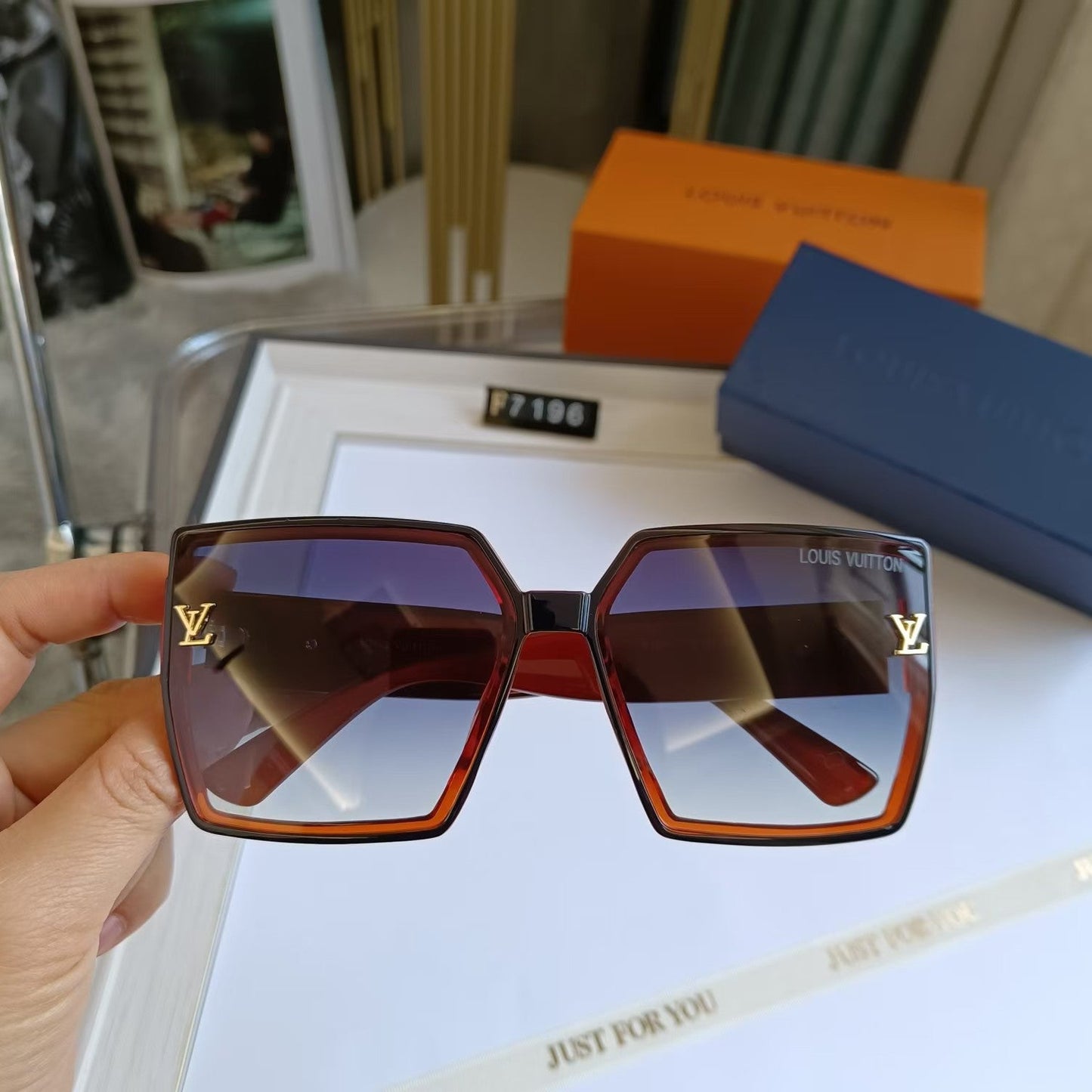 [Luxe]Fashion Large Frame Sunglasses V-With Gift Box