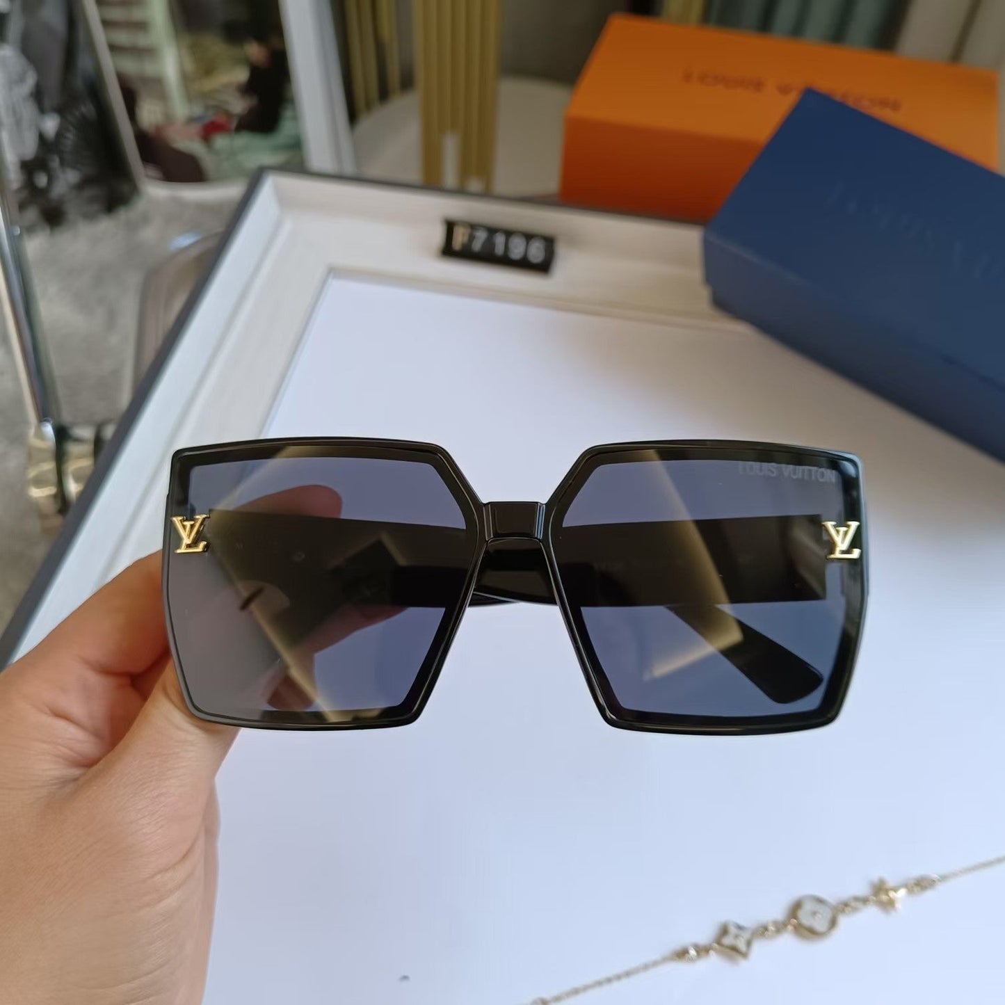 [Luxe]Fashion Large Frame Sunglasses V-With Gift Box