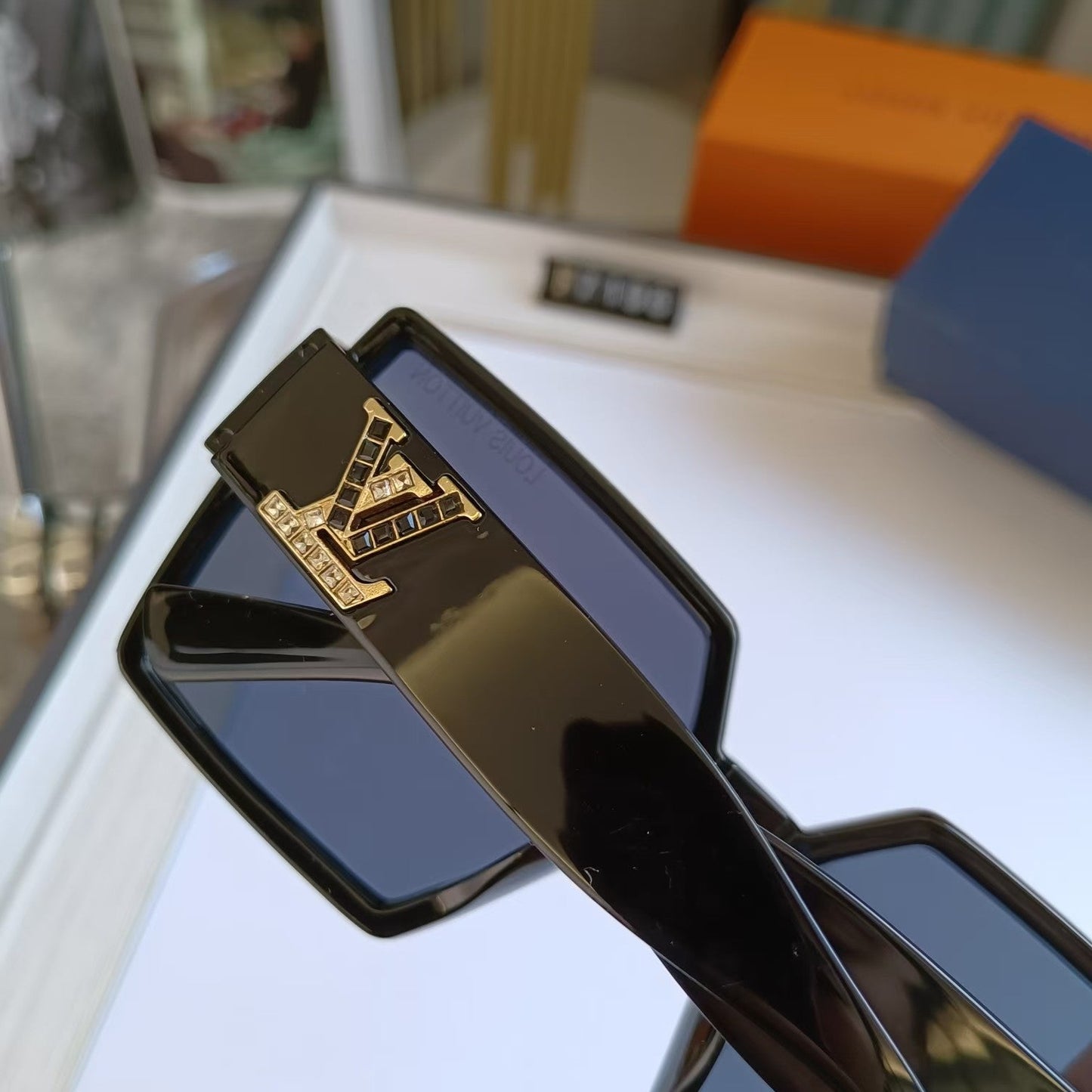 [Luxe]Fashion Large Frame Sunglasses V-With Gift Box