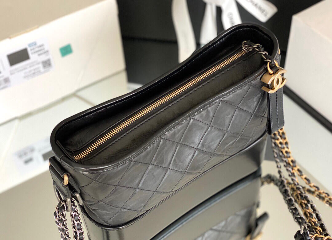 [Luxe]0528 Aged Calfskin Quilted small Gabrielle Hobo Black
