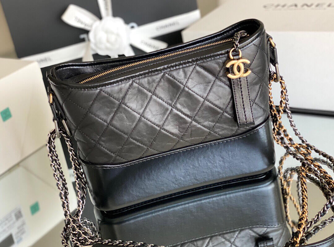 [Luxe]0528 Aged Calfskin Quilted small Gabrielle Hobo Black