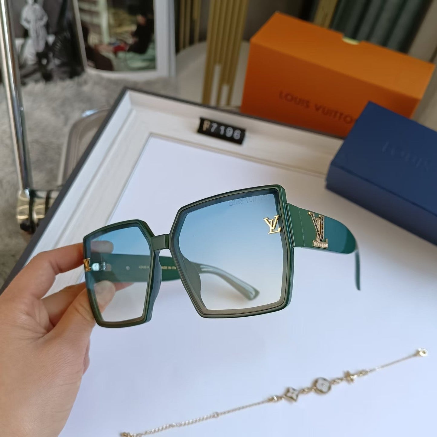 [Luxe]Fashion Large Frame Sunglasses V-With Gift Box