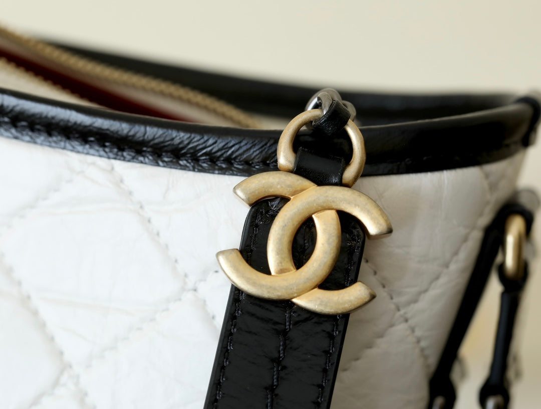 [Luxe]0528 Gabrielle Hobo Quilted Aged Calfskin Small