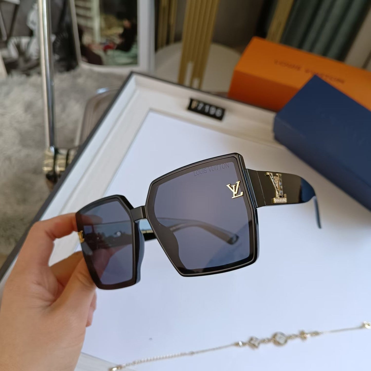 [Luxe]Fashion Large Frame Sunglasses V-With Gift Box