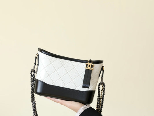 [Luxe]0528 Gabrielle Hobo Quilted Aged Calfskin Small
