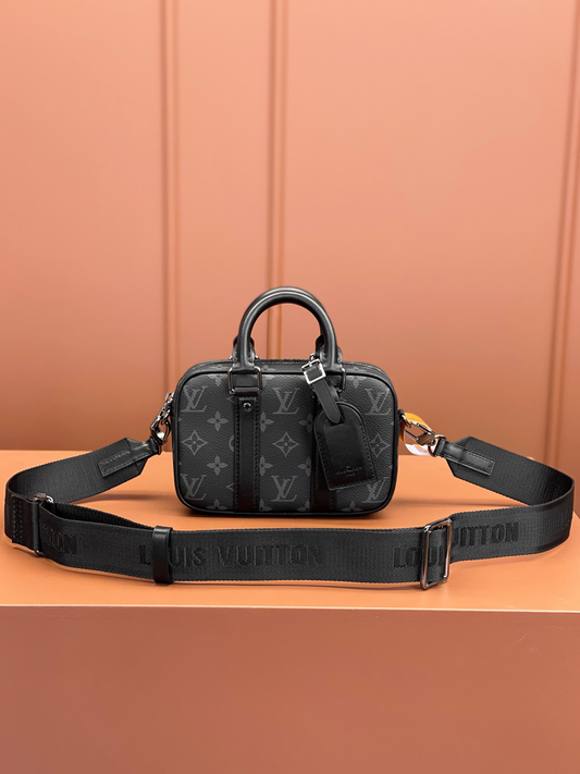 [Luxe]0528 Nano Porte Documents Voyage Monogram Eclipse