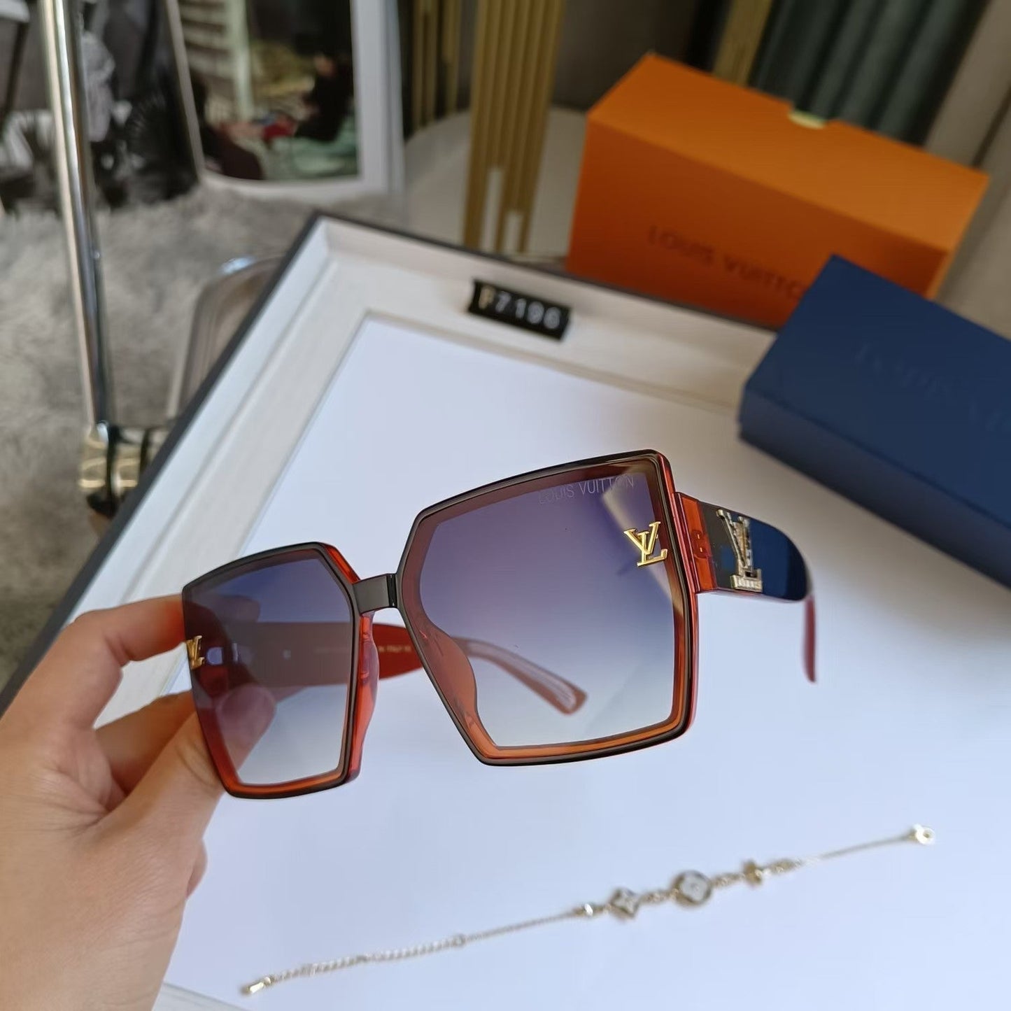 [Luxe]Fashion Large Frame Sunglasses V-With Gift Box