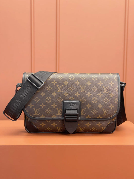 [Luxe]0528 Archy Messenger MM Monogram Macassar Canvas