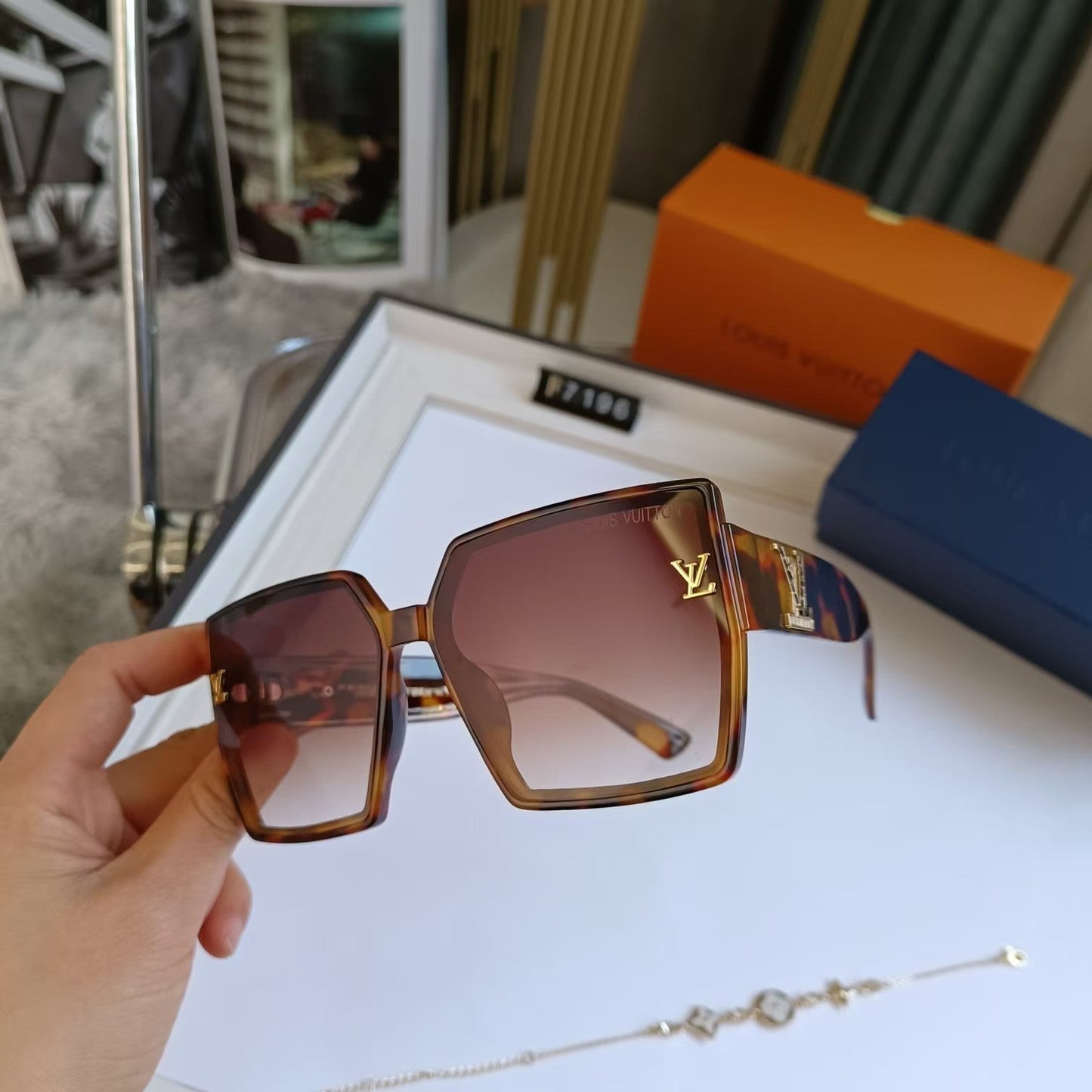 [Luxe]Fashion Large Frame Sunglasses V-With Gift Box