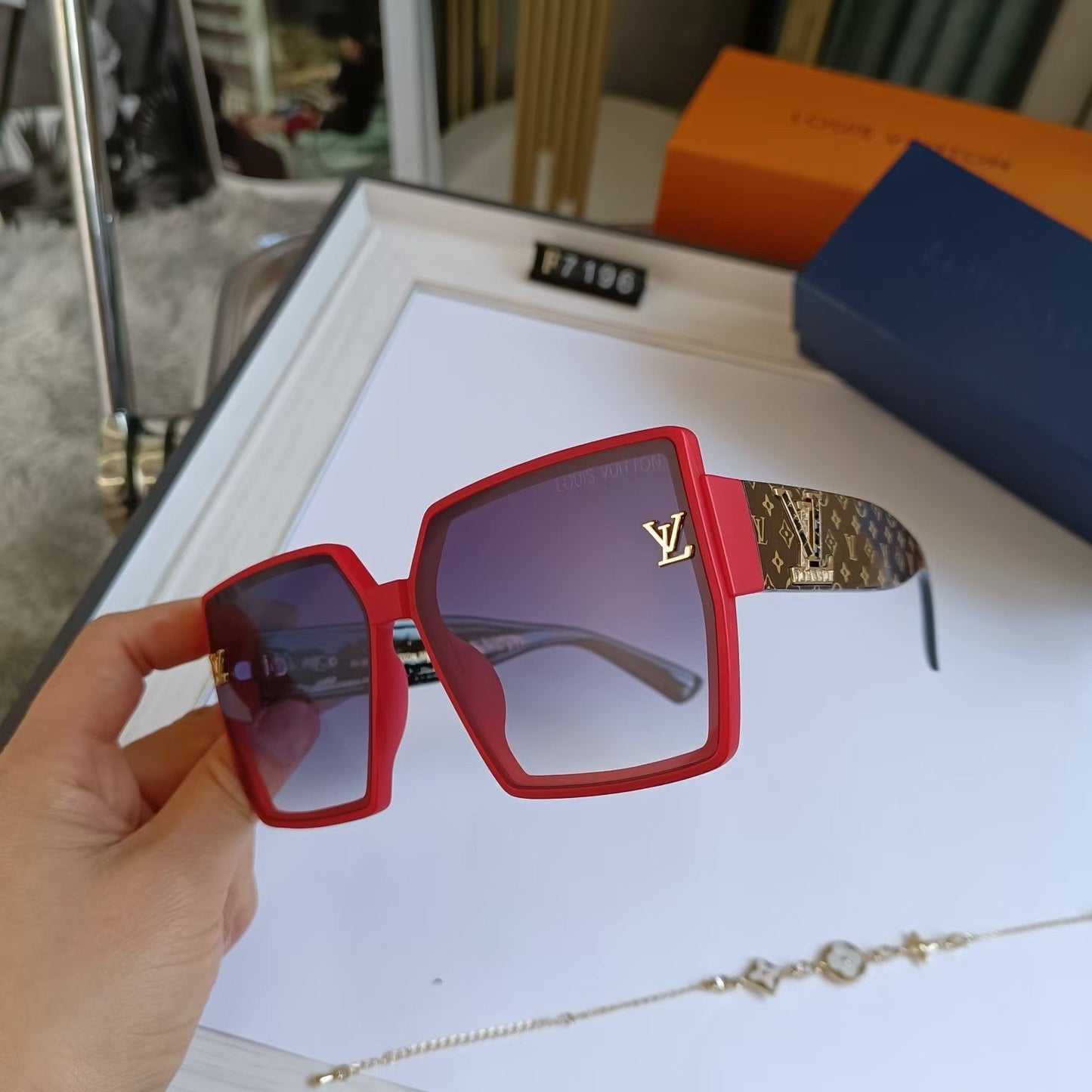 [Luxe]Fashion Large Frame Sunglasses V-With Gift Box