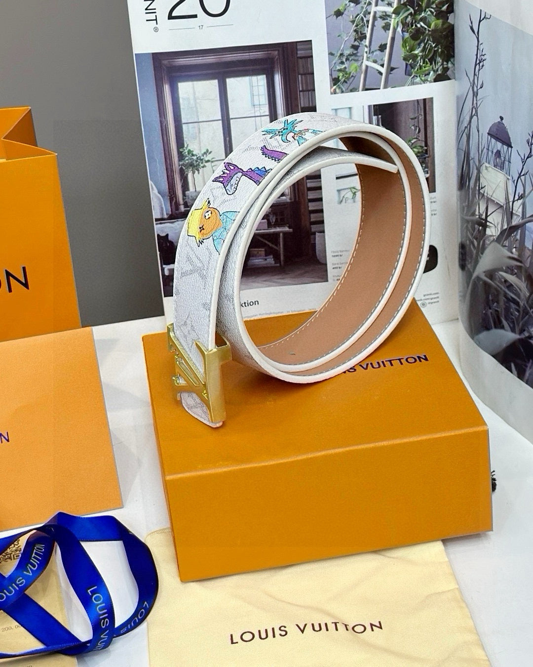 [Luxe]Lv White classic print with cartoon patterns