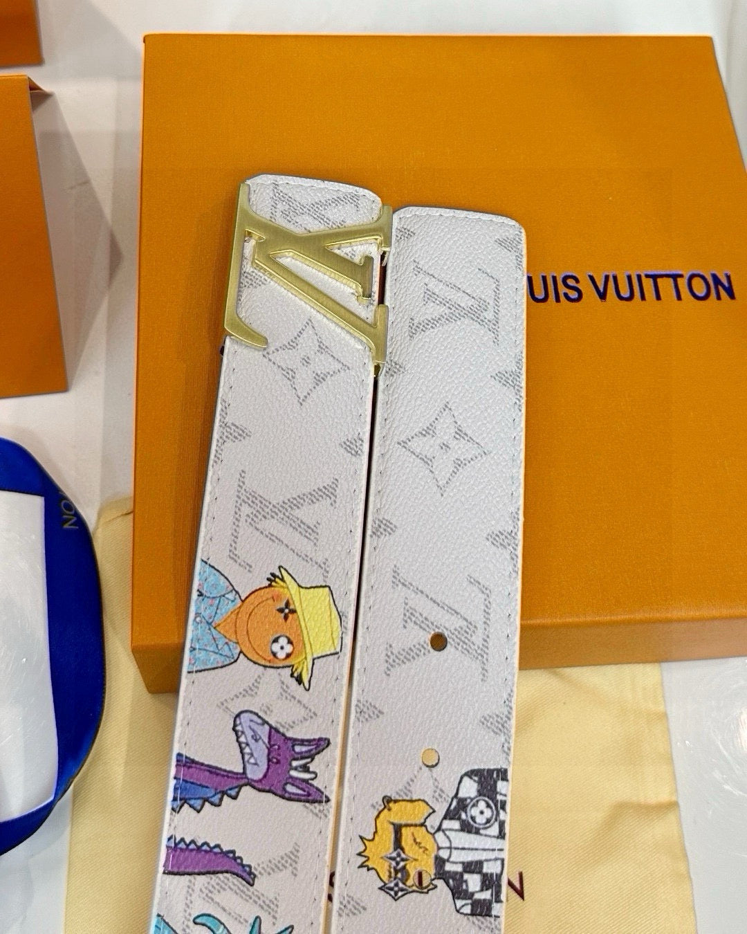 [Luxe]Lv White classic print with cartoon patterns