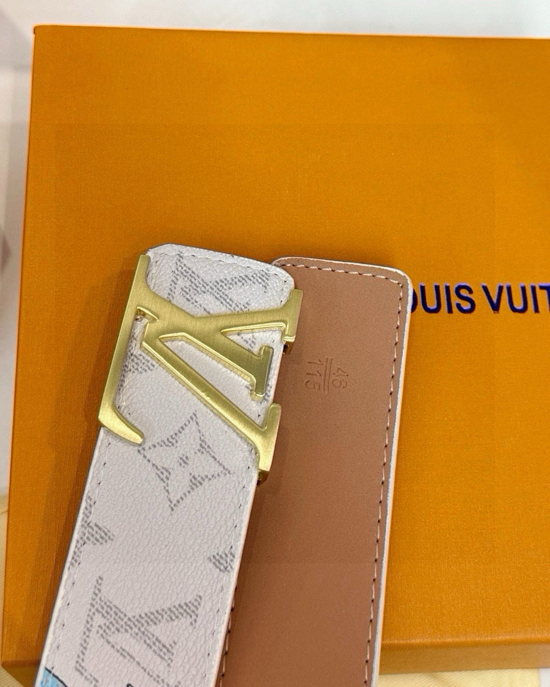 [Luxe]Lv White classic print with cartoon patterns