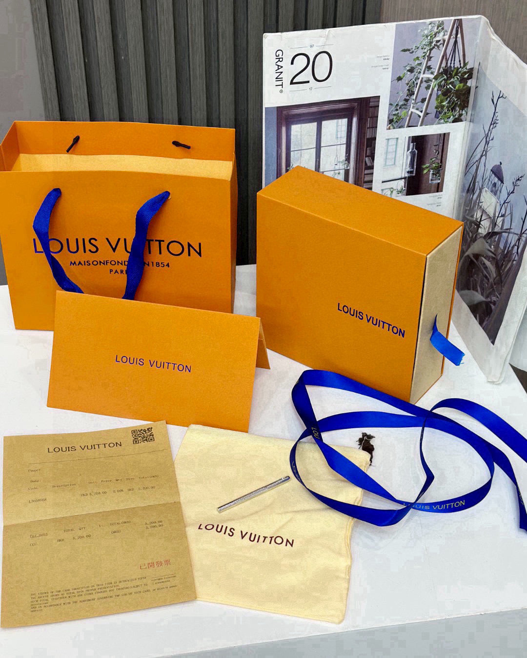 [Luxe]Lv White classic print with cartoon patterns