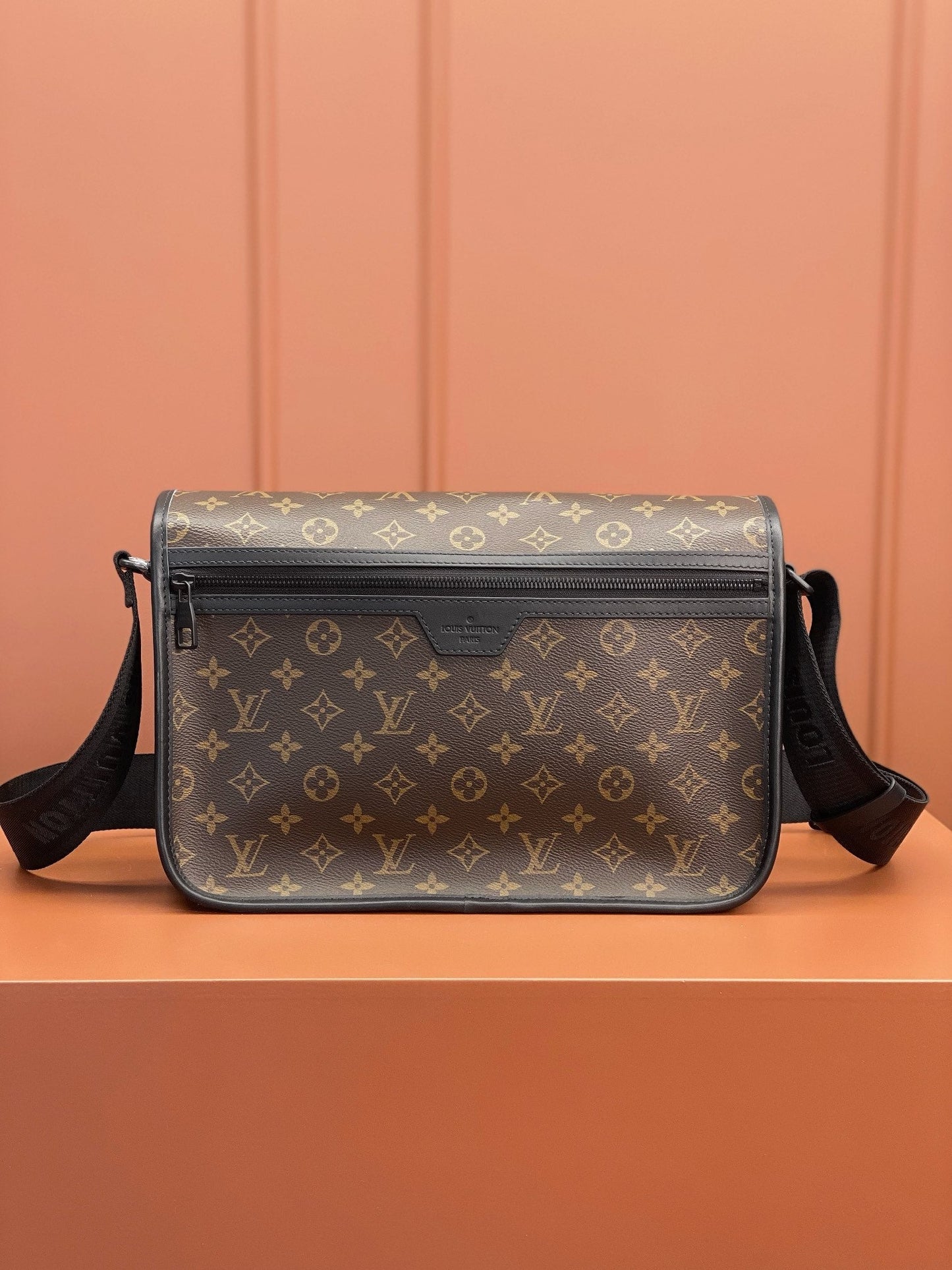 [Luxe]0528 Archy Messenger MM Monogram Macassar Canvas