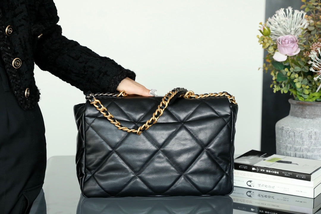 [Luxe]0528 Pre-Owned large 19 shoulder bag