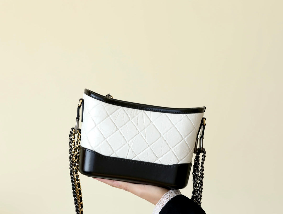 [Luxe]0528 Gabrielle Hobo Quilted Aged Calfskin Small