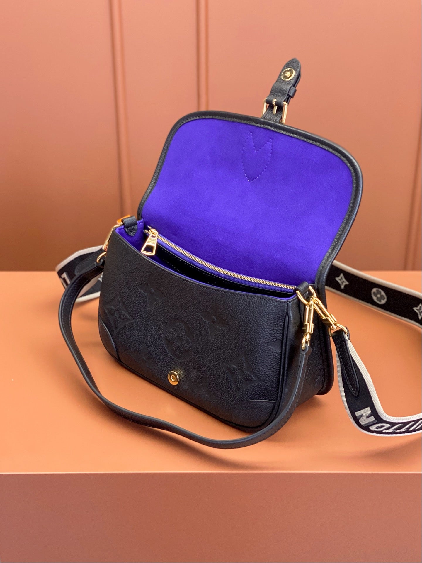 [Luxe]0528 Diane Monogram Empreinte Leather