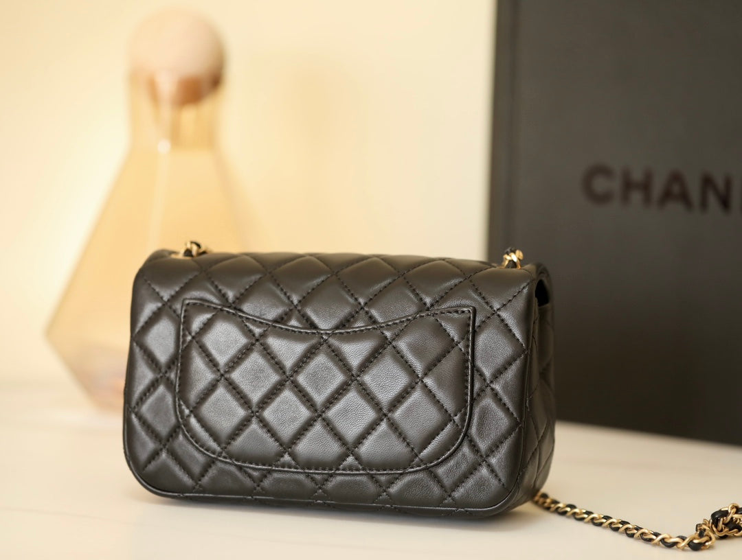 [Luxe]0528 Mini Rectangular Pearl Crush Quilted Black Lambskin Gold Hardware