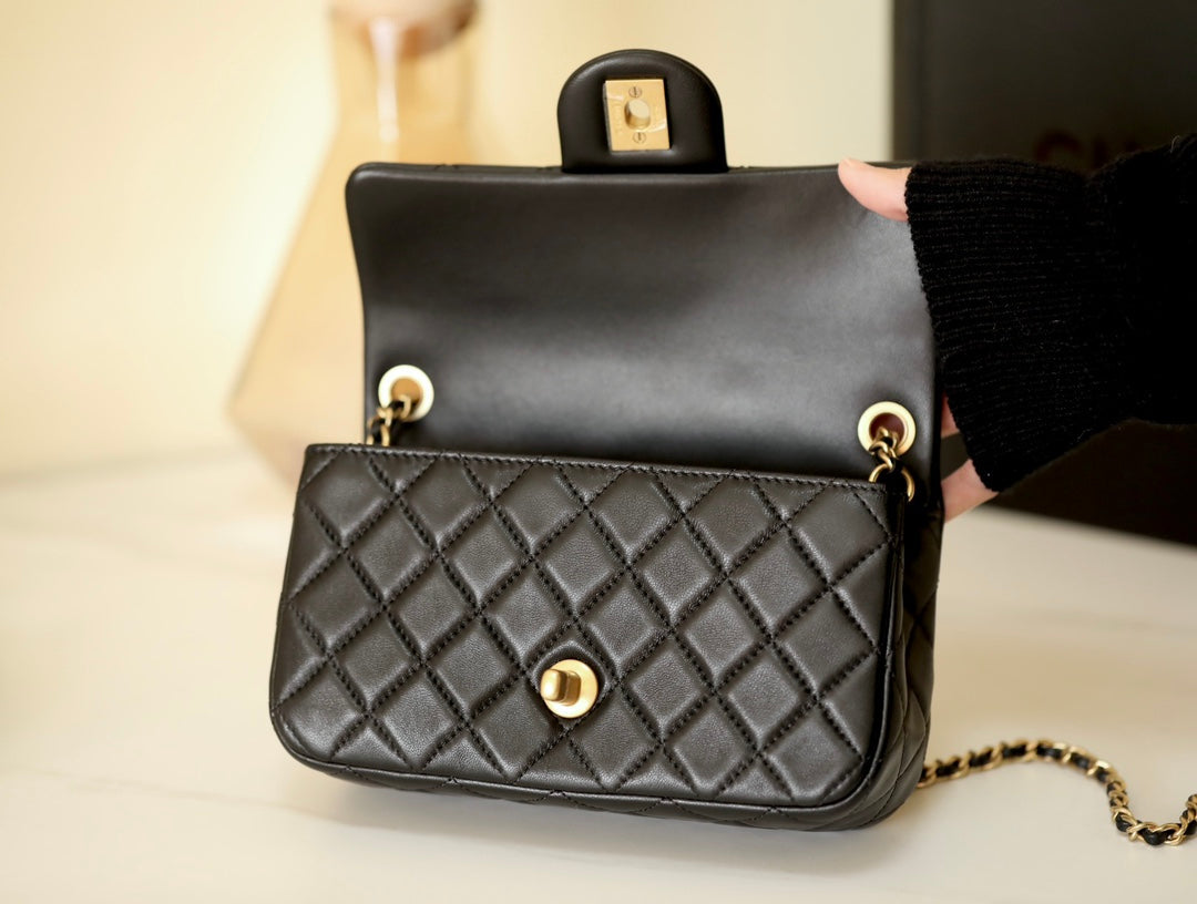 [Luxe]0528 Mini Rectangular Pearl Crush Quilted Black Lambskin Gold Hardware