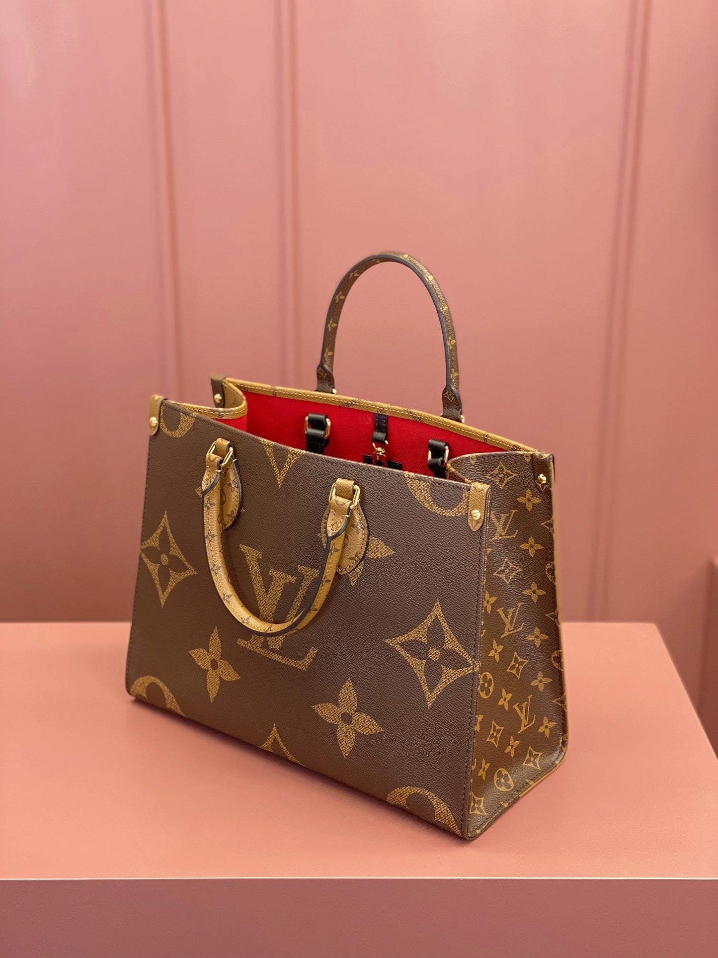 [Luxe]0528 OnTheGo MM Monogram